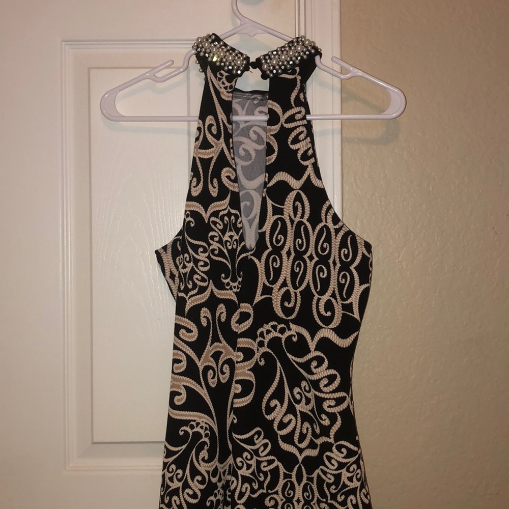 Classy halter top - Picture 2 of 6